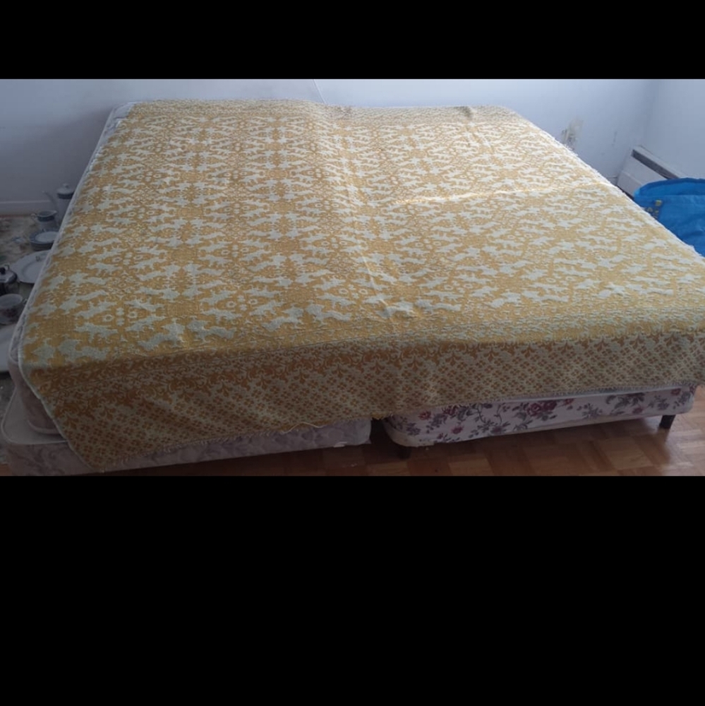 Bedspread - Picture 2 of 2
